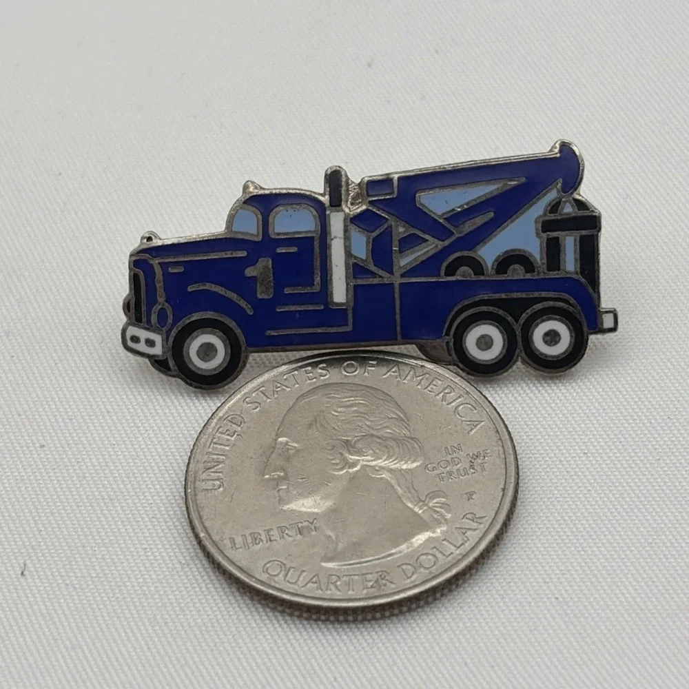 Vintage Mafco Blue Tow Truck Vehicle Lapel Hat Pin‎